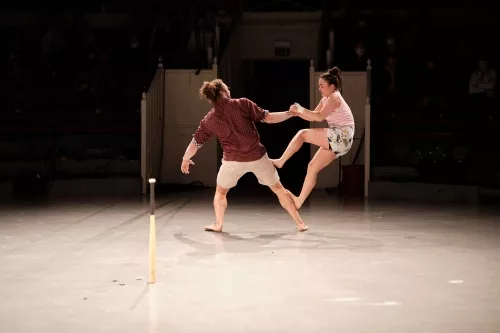 Xavier Mermod et Patricia Minder, portés acrobatiques, 33e promotion du Centre national des arts du cirque / CNAC de Châlons-en-Champagne