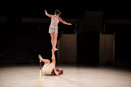 Xavier Mermod et Patricia Minder, portés acrobatiques, 33e promotion du Centre national des arts du cirque / CNAC de Châlons-en-Champagne
