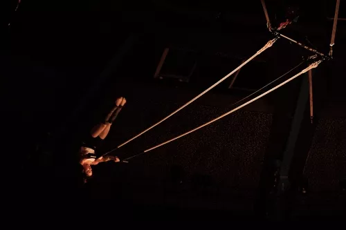 Federica Pini Sandrelli, trapèze ballant, 33e promotion du Centre national des arts du cirque / CNAC de Châlons-en-Champagne