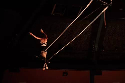 Federica Pini Sandrelli, trapèze ballant, 33e promotion du Centre national des arts du cirque / CNAC de Châlons-en-Champagne