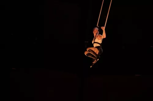 Federica Pini Sandrelli, trapèze ballant, 33e promotion du Centre national des arts du cirque / CNAC de Châlons-en-Champagne