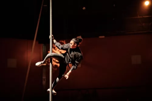 Josinaldo Tavares Pacheco, mât chinois, 33e promotion du Centre national des arts du cirque / CNAC de Châlons-en-Champagne