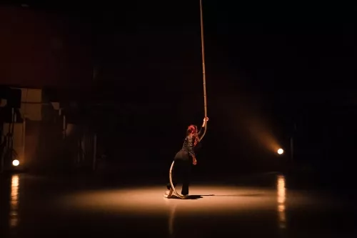 Alice Binando, corde lisse, 34e promotion du Centre national des arts du cirque / CNAC de Châlons-en-Champagne