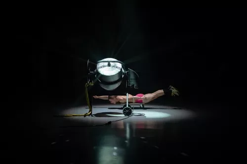 Yannis Gilbert, acrodanse, 34e promotion du Centre national des arts du cirque / CNAC de Châlons-en-Champagne