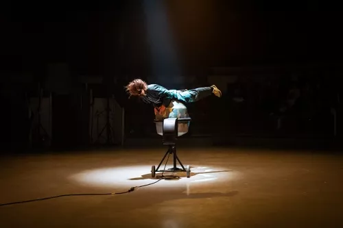 Yannis Gilbert, acrodanse, 34e promotion du Centre national des arts du cirque / CNAC de Châlons-en-Champagne