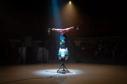 Yannis Gilbert, acrodanse, 34e promotion du Centre national des arts du cirque / CNAC de Châlons-en-Champagne