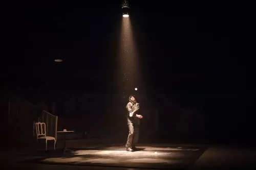 Julien Ladenburger, Jonglerie, 34e promotion du Centre national des arts du cirque / CNAC de Châlons-en-Champagne