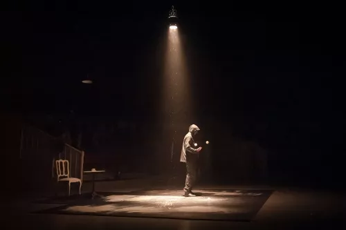 Julien Ladenburger, Jonglerie, 34e promotion du Centre national des arts du cirque / CNAC de Châlons-en-Champagne