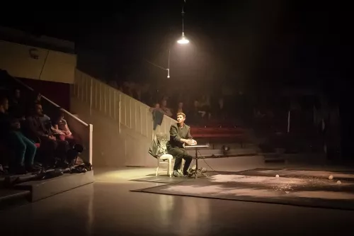 Julien Ladenburger, Jonglerie, 34e promotion du Centre national des arts du cirque / CNAC de Châlons-en-Champagne