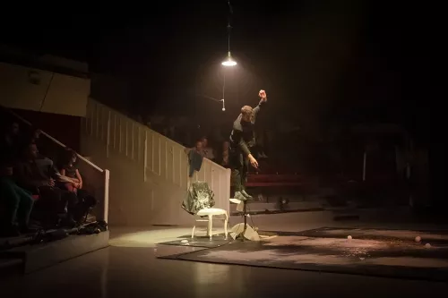 Julien Ladenburger, Jonglerie, 34e promotion du Centre national des arts du cirque / CNAC de Châlons-en-Champagne