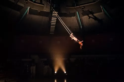 Elena Mengoni, trapèze ballant, 34e promotion du Centre national des arts du cirque / CNAC de Châlons-en-Champagne