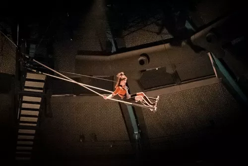 Elena Mengoni, trapèze ballant, 34e promotion du Centre national des arts du cirque / CNAC de Châlons-en-Champagne