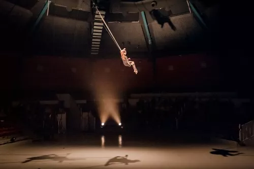 Elena Mengoni, trapèze ballant, 34e promotion du Centre national des arts du cirque / CNAC de Châlons-en-Champagne