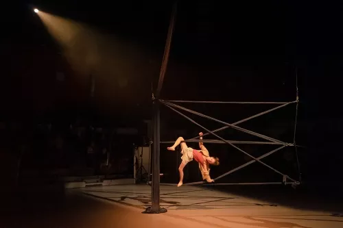 Carolina Moreira Dos Santos, tissus, 34e promotion du Centre national des arts du cirque / CNAC de Châlons-en-Champagne