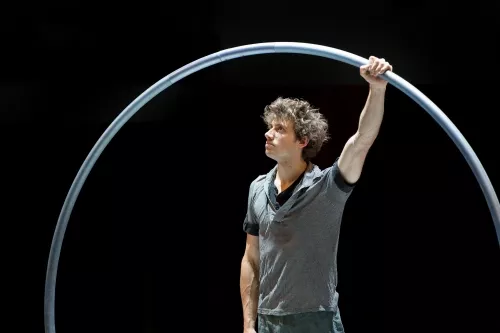 Théo Touvet, Roue Cyr, 27e promotion du Centre national des arts du cirque/CNAC de Châlons-en-Champagne