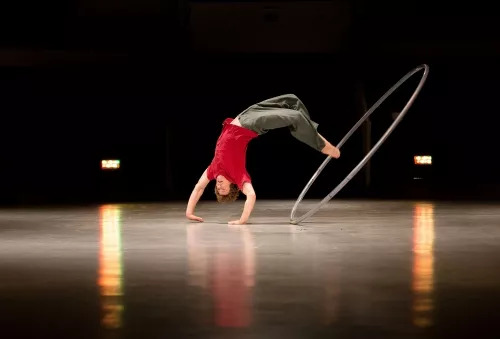 Théo Touvet, Roue Cyr, 27e promotion du Centre national des arts du cirque/CNAC de Châlons-en-Champagne