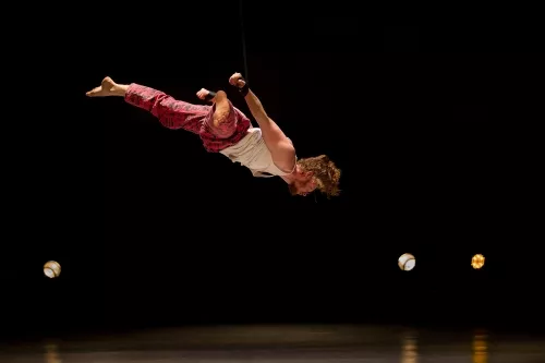 Dimitri Rizzello, Sangles, 27e promotion du Centre national des arts du cirque/CNAC de Châlons-en-Champagne