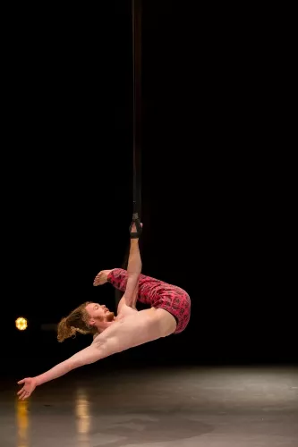 Dimitri Rizzello, Sangles, 27e promotion du Centre national des arts du cirque/CNAC de Châlons-en-Champagne