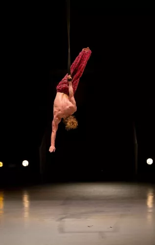 Dimitri Rizzello, Sangles, 27e promotion du Centre national des arts du cirque/CNAC de Châlons-en-Champagne