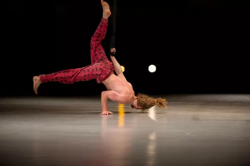 Dimitri Rizzello, Sangles, 27e promotion du Centre national des arts du cirque/CNAC de Châlons-en-Champagne