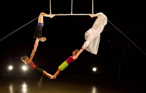 Gabi Chitescu, Garance Hubert Samson, Lucie Roux et Léa Verhille, Cadre aérien, 27e promotion du Centre national des arts du cirque/CNAC de Châlons-en-Champagne