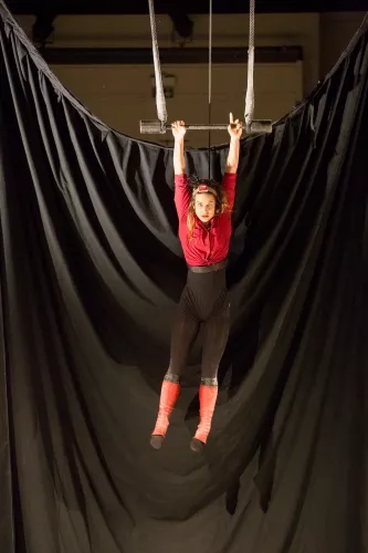 Marlène Vogele, trapèze ballant, 28e promotion du Centre national des arts du cirque (Cnac) de Châlons-en-Champagne