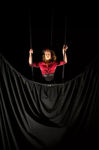 Marlène Vogele, trapèze ballant, 28e promotion du Centre national des arts du cirque (Cnac) de Châlons-en-Champagne