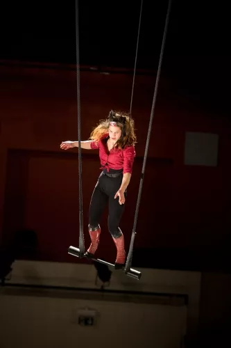 Marlène Vogele, trapèze ballant, 28e promotion du Centre national des arts du cirque (Cnac) de Châlons-en-Champagne