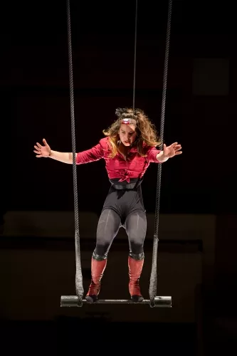 Marlène Vogele, trapèze ballant, 28e promotion du Centre national des arts du cirque (Cnac) de Châlons-en-Champagne
