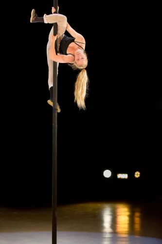 Cathrine Lundsgaard Nielsen, Mât chinois, 27e promotion du Centre national des arts du cirque/CNAC de Châlons-en-Champagne