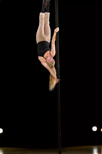 Cathrine Lundsgaard Nielsen, Mât chinois, 27e promotion du Centre national des arts du cirque/CNAC de Châlons-en-Champagne