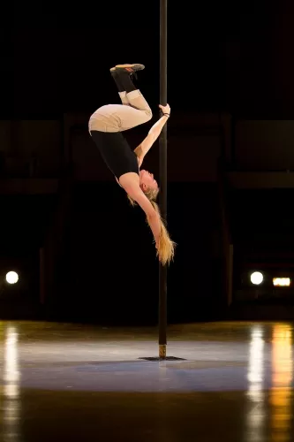 Cathrine Lundsgaard Nielsen, Mât chinois, 27e promotion du Centre national des arts du cirque/CNAC de Châlons-en-Champagne