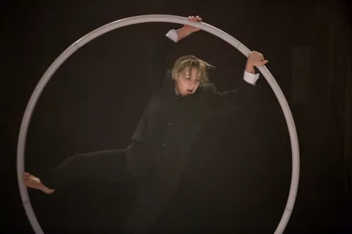 Lucie Lastella Guipet, roue Cyr, 28e promotion du Centre national des arts du cirque (Cnac) de Châlons-en-Champagne