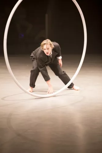 Lucie Lastella Guipet, roue Cyr, 28e promotion du Centre national des arts du cirque (Cnac) de Châlons-en-Champagne
