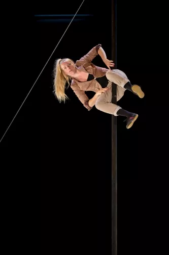 Cathrine Lundsgaard Nielsen, Mât chinois, 27e promotion du Centre national des arts du cirque/CNAC de Châlons-en-Champagne