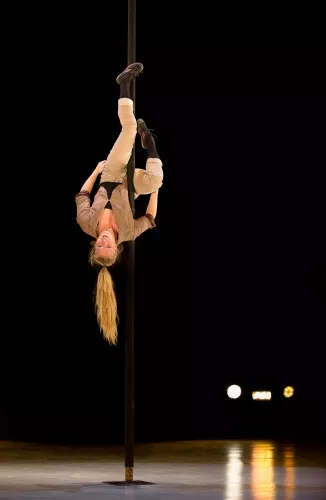 Cathrine Lundsgaard Nielsen, Mât chinois, 27e promotion du Centre national des arts du cirque/CNAC de Châlons-en-Champagne