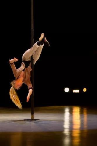 Cathrine Lundsgaard Nielsen, Mât chinois, 27e promotion du Centre national des arts du cirque/CNAC de Châlons-en-Champagne