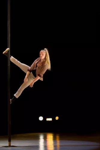 Cathrine Lundsgaard Nielsen, Mât chinois, 27e promotion du Centre national des arts du cirque/CNAC de Châlons-en-Champagne