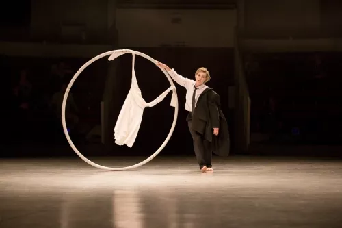 Lucie Lastella Guipet, roue Cyr, 28e promotion du Centre national des arts du cirque (Cnac) de Châlons-en-Champagne