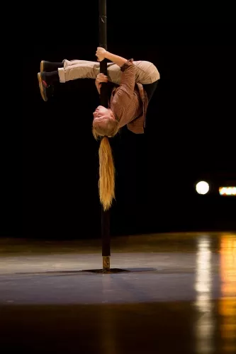 Cathrine Lundsgaard Nielsen, Mât chinois, 27e promotion du Centre national des arts du cirque/CNAC de Châlons-en-Champagne