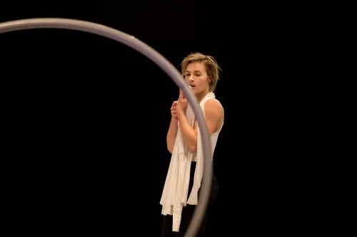 Lucie Lastella Guipet, roue Cyr, 28e promotion du Centre national des arts du cirque (Cnac) de Châlons-en-Champagne