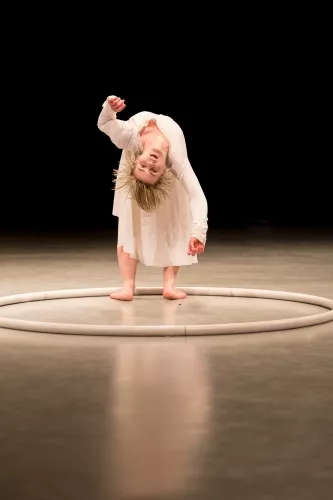 Lucie Lastella Guipet, roue Cyr, 28e promotion du Centre national des arts du cirque (Cnac) de Châlons-en-Champagne