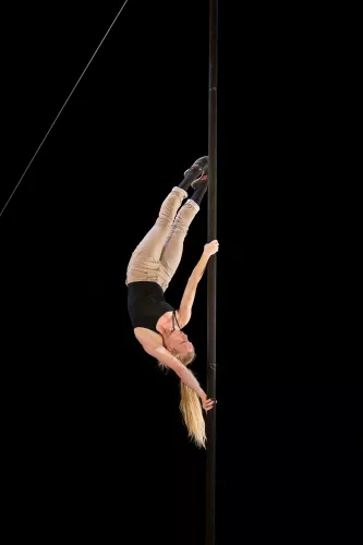 Cathrine Lundsgaard Nielsen, Mât chinois, 27e promotion du Centre national des arts du cirque/CNAC de Châlons-en-Champagne