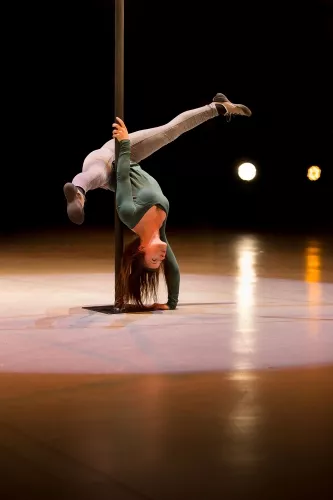 Catarina Rosa Dias, Mât chinois, 27e promotion du Centre national des arts du cirque/CNAC de Châlons-en-Champagne