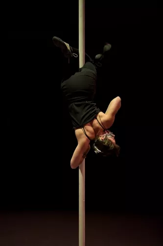 Camila Hernandez, mât chinois, 28e promotion du Centre national des arts du cirque (Cnac) de Châlons-en-Champagne