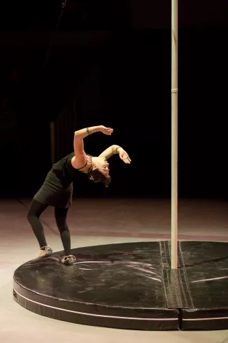 Camila Hernandez, mât chinois, 28e promotion du Centre national des arts du cirque (Cnac) de Châlons-en-Champagne