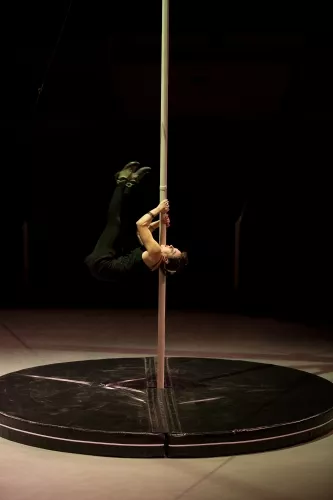Camila Hernandez, mât chinois, 28e promotion du Centre national des arts du cirque (Cnac) de Châlons-en-Champagne