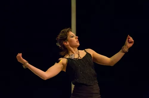 Camila Hernandez, mât chinois, 28e promotion du Centre national des arts du cirque (Cnac) de Châlons-en-Champagne