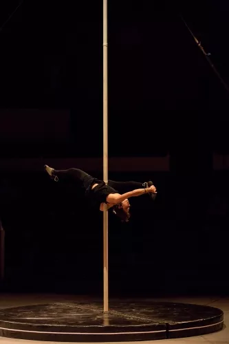 Camila Hernandez, mât chinois, 28e promotion du Centre national des arts du cirque (Cnac) de Châlons-en-Champagne
