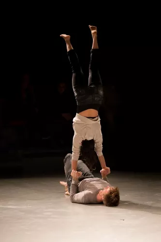Sébastien Davis-Van Gelder, Blanca Franco, main à main, 28e promotion du Centre national des arts du cirque (Cnac) de Châlons-en-Champagne